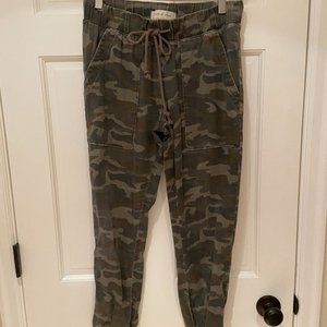 CLOTH & STONE  Camo  Joggers